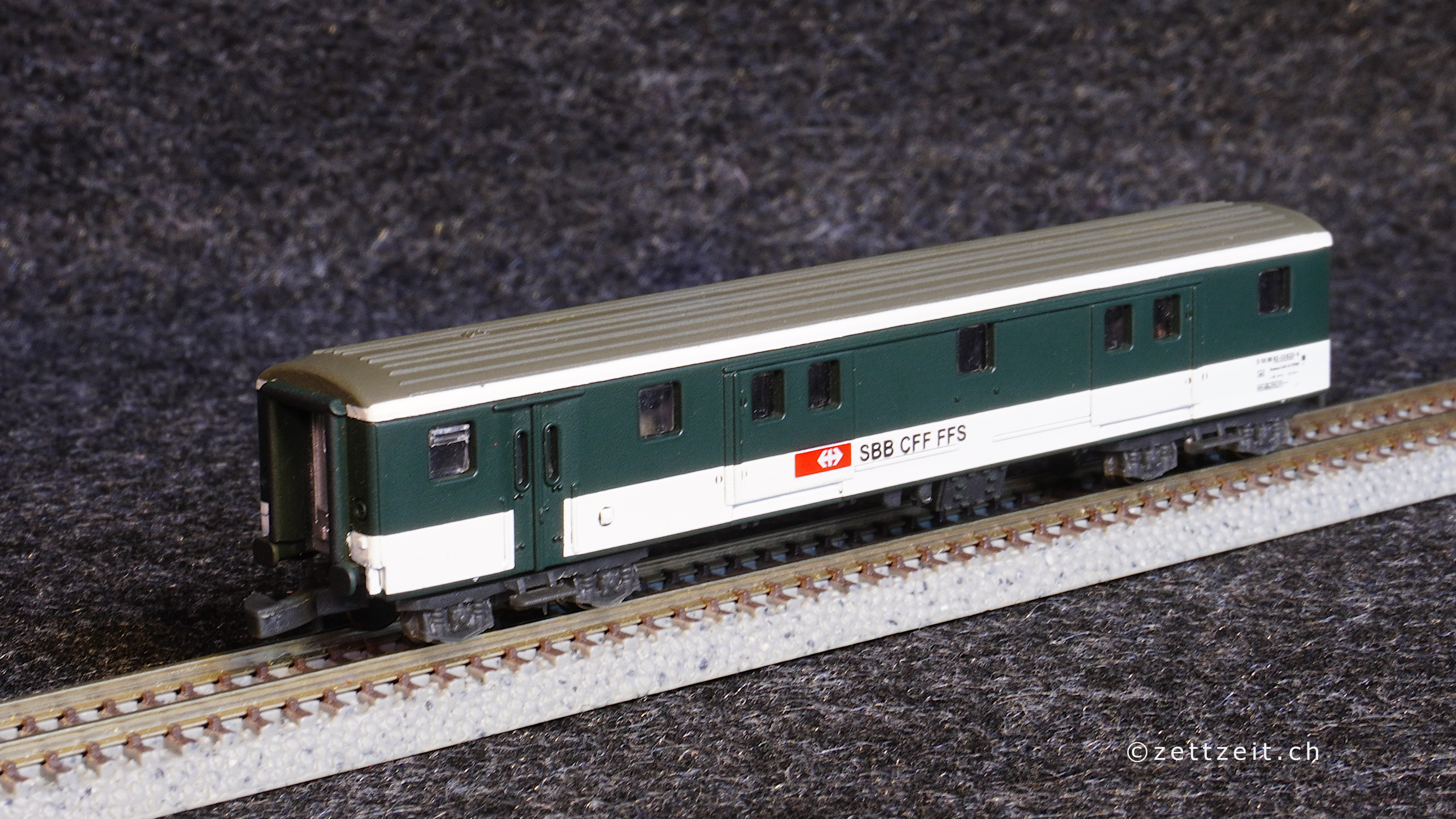 z-bahn 60030 Gepäckwagen SBB EW II grau/grün – zettzeit.ch